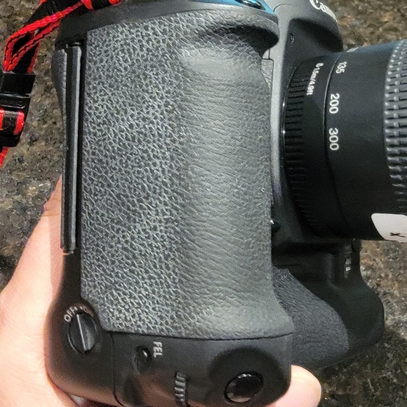 CANON EOS-1 Mark II Digital 75-300mm Lens & Receipt, Bag - Picture 5 of 13